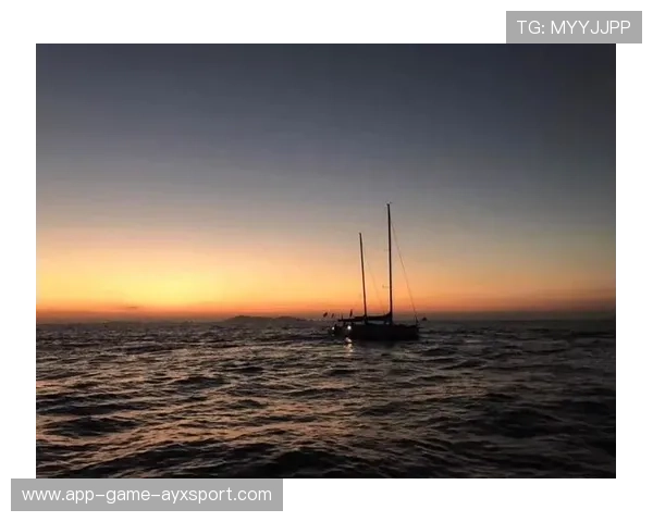 帆船队夜航遭遇突变风向，船长临机指挥成教科书案例