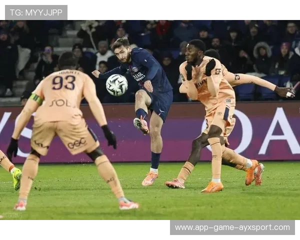 巴黎圣日耳曼边路连击打开防守缺口